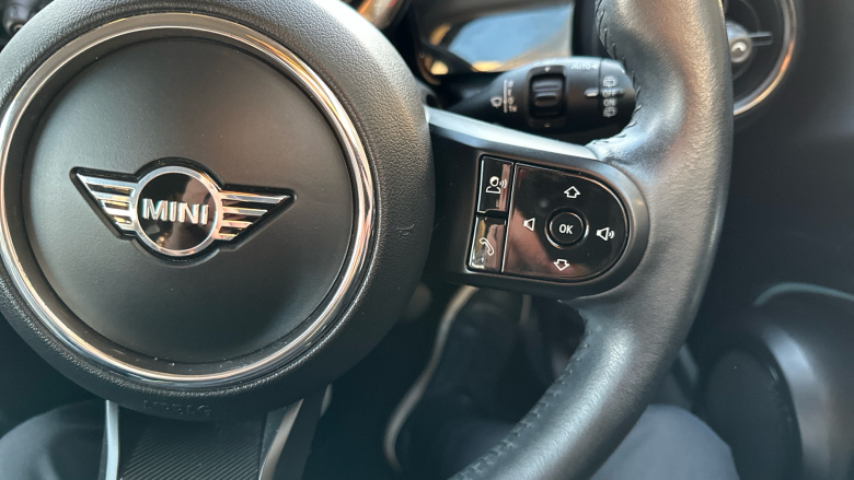 MINI Hatchback 1.5 Cooper Classic 3dr Auto [Comfort/Nav Pack] Petrol Hatchback